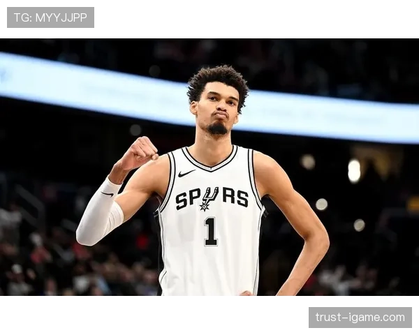 福克斯国王Clutch引领球队逆转取胜，赛场表现震撼全场