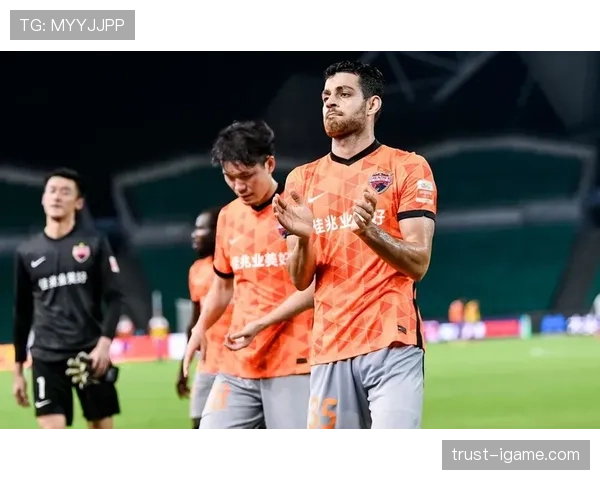 埃因霍温战术革新显成效,强势复苏重返争冠行列 埃因霍温战术革新显成效,强势复苏重返争冠行列