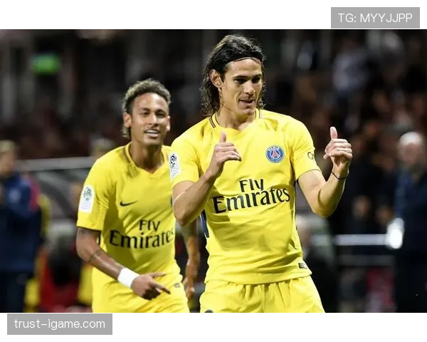 卡瓦尼新赛季持续进化,助攻才华闪耀赛场,领袖气质尽显 卡瓦尼新赛季持续进化,助攻才华闪耀赛场,领袖气质尽显