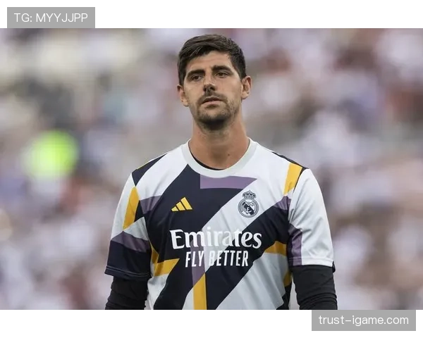 库尔图瓦半月板手术恢复期未定,球队前景引担忧 库尔图瓦半月板手术恢复期未定,球队前景引担忧