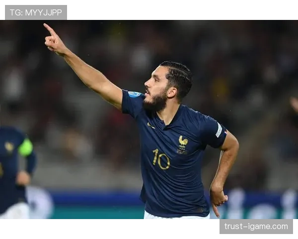 杜埃与维尔茨：新星中场组织能力与参与度差异解析