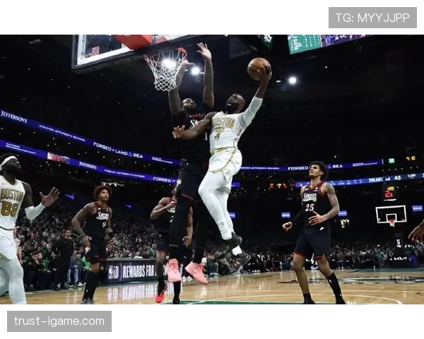 杰伦·布朗突破得分提速拉开与替补锋线效率差距